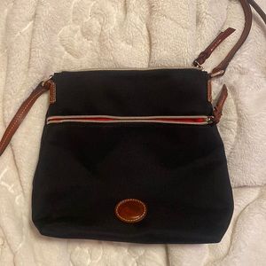 BRAND NEW DOONEY & BOURKE SMALL CUTE WORK BAG WITH LOTS OF POCKETS & RED LINING